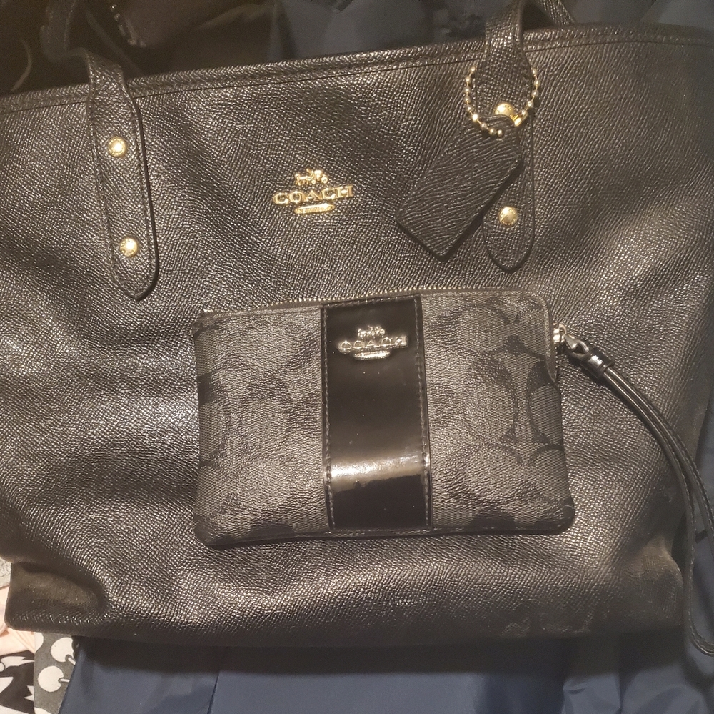 Coach purse and wristlet